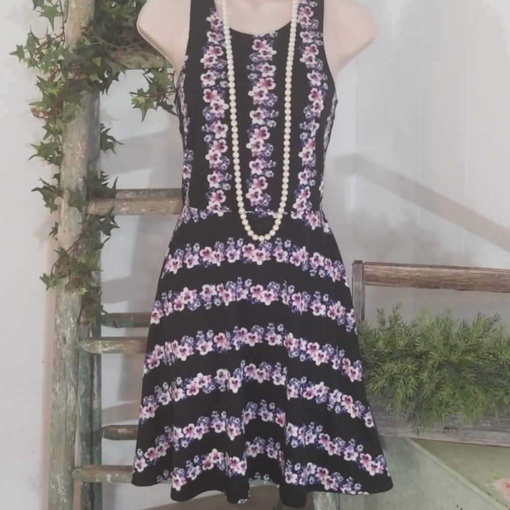 NEW✨ H&M Black Floral Skater Knit Dress